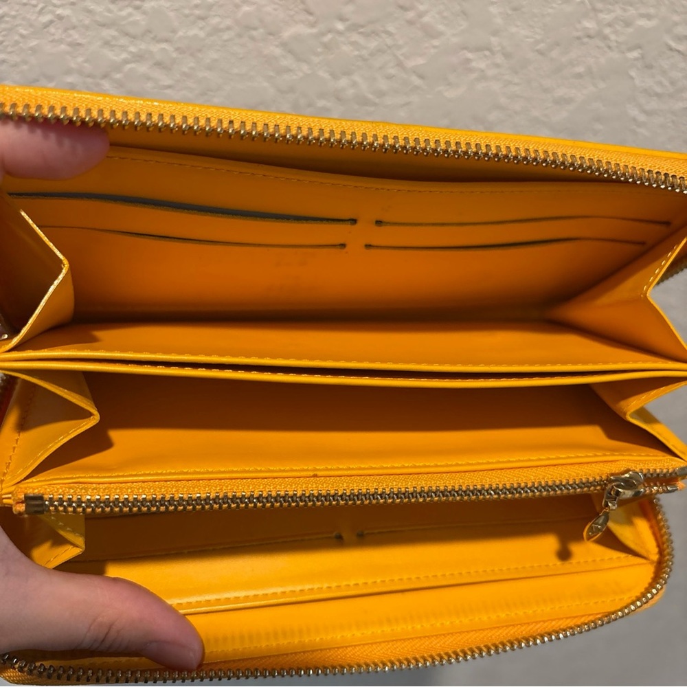 Louis Vuitton Continental Vernis
Yellow Zip Wallet - Picture 9 of 16
